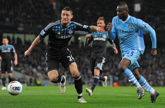 稳稳地落入 稳稳地落入